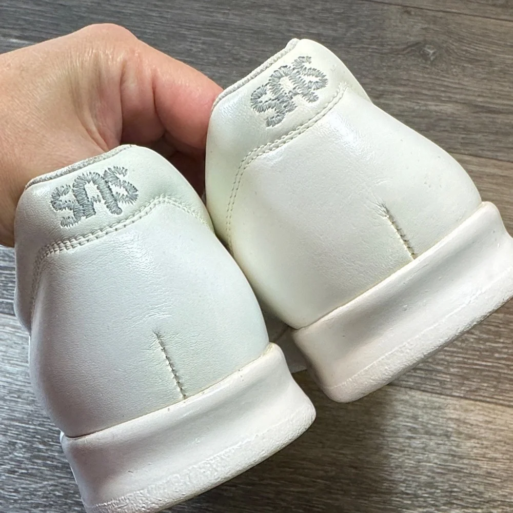 SAS White Leather Sneakers woman’s size 9 (j34)